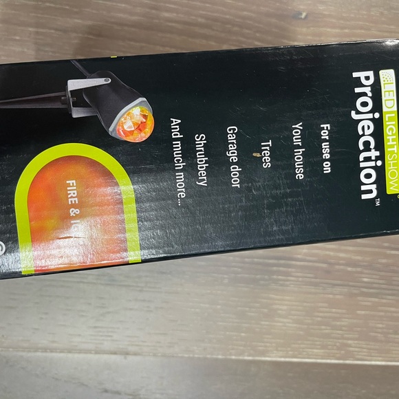 Gemmy Projection LED light show in red-yellow “fire & ice”. - Picture 6 of 7